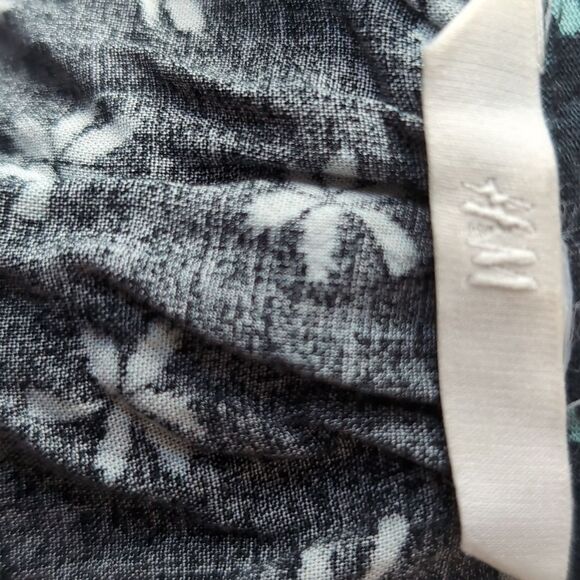 H&m black 🌴 print peplum top size S bow tie at sleeves - Picture 4 of 4